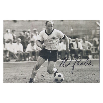 Uwe Seeler signed 10cm x 15cm photo